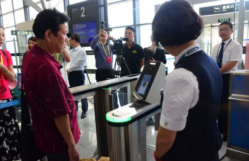 中国新科技应用:大兴机场刷脸登机 全过程不需要拿证件